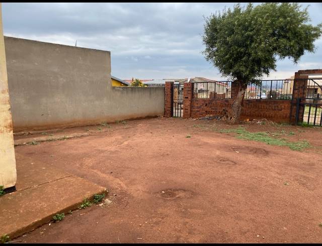 2 BEDROOM HOUSE FOR SALE IN VOSLOORUS EXT 14